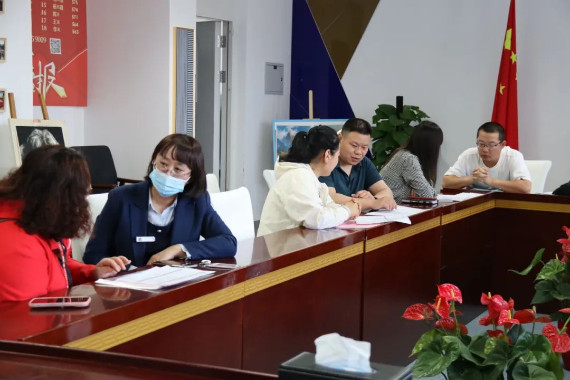 家校并育 共筑未来 | 索兰诺中学召开高一、高二年级一对一家长座谈会