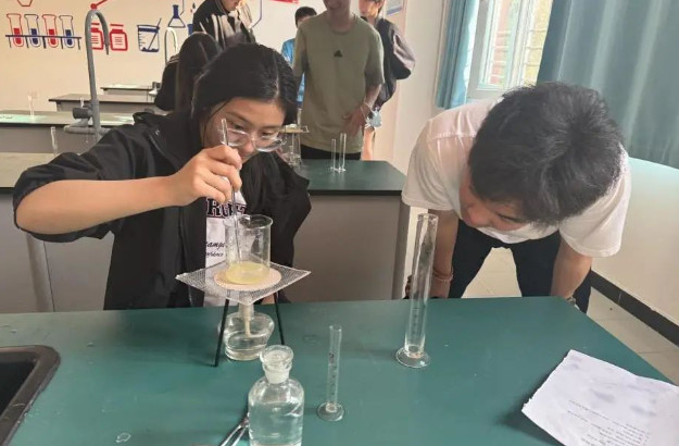 【教师风采】匠心育桃李，化学绽芳华