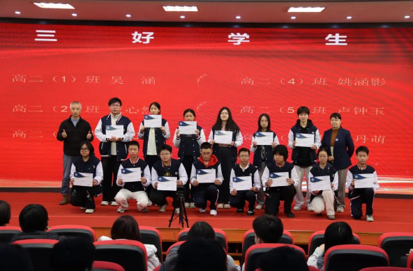 学生成长专栏 · 高一（5）班 | 筑梦前行，绽放成长之路