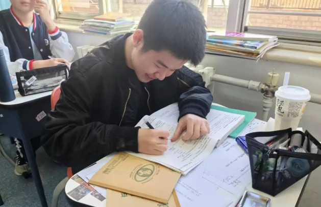 学生成长专栏 · 高一（6）班 | 成长启航，礼赞青春