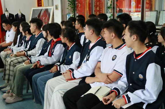 深化交流与合作 指引学子升学之路——圣安德鲁斯大学代表团到访北京怀柔索兰诺中学